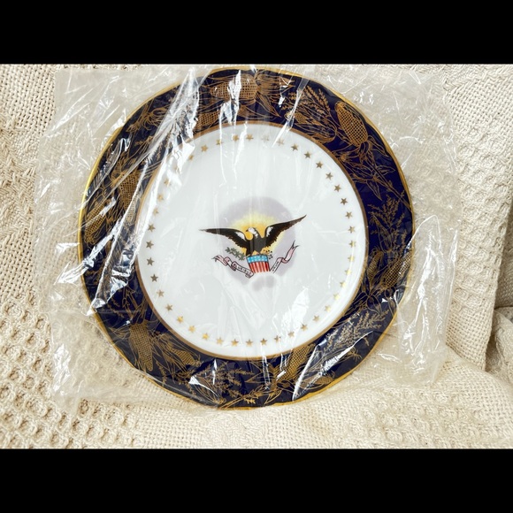 Benjamin Harrison Woodmere China presidential dessert plate 24 KT Gold trim - Picture 3 of 5